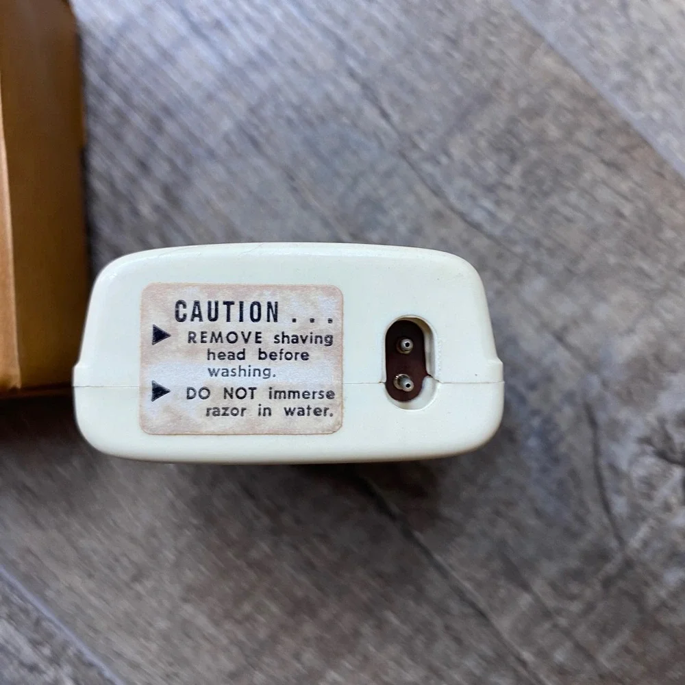 Vintage Schick Compact Electric‎ Razor Cream with Tan Travel Case - NO CORD
